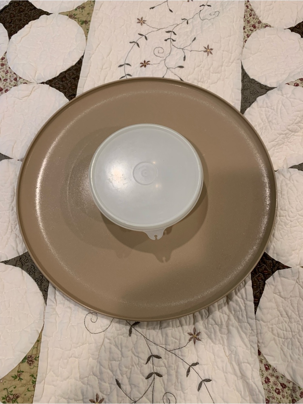 Tupperware Large Round Beige Serving Platter with White Lid Bowl